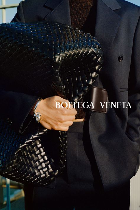 Haute Couture, Bottega Veneta Campaign, Bottega Veneta Bags, Looks Street Style, Latest Sneakers, Winter 2022, Fall 2022, Italian Luxury, Leather Blazer