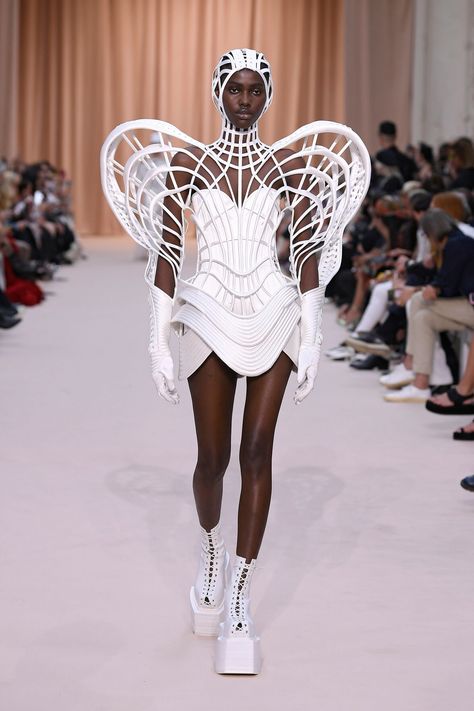 Fall 2022 Couture, Jean Paul Gaultier Haute Couture, 2022 Couture, Olivier Rousteing, Futuristic Fashion, Couture Week, Innovative Fashion, Fall 2022, Fashion Line