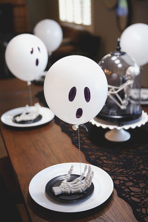 Läskig Halloween, Plat Halloween, Décoration Table Halloween, Dekorasi Halloween, Bolo Halloween, Table Halloween, Halloween Decor Diy, Halloween Fest, Halloween Tattoo