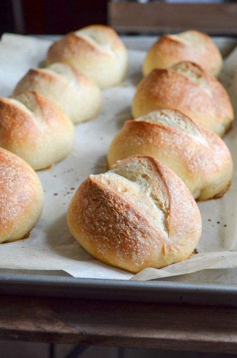 Brötchen {Classic German Breakfast Rolls} – In Jennie's Kitchen Brotchen Recipe, German Breakfast, German Food Authentic, German Bread, German Baking, Freshly Baked Bread, Breakfast Bread Recipes, Breakfast Rolls, Cooking Bread