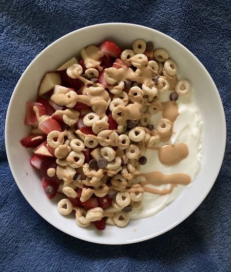 Apple Yogurt Bowl, Powdered Peanut Butter, Yoghurt Bowl, Chobani Greek Yogurt, Pink Lady Apples, Peanut Butter Powder, Yogurt Bowl, Pink Lady, Restaurant Recipes