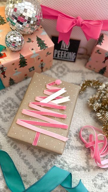 Easy Ribbon Bows Diy Gift Wrapping, Christmas Gift Ribbon Ideas, Gift Bows Diy Ribbon Easy, Velvet Ribbon Christmas Tree, Ribbon On Presents, Velvet Ribbon Christmas, Christmas Presents For Boyfriend, Easy Gift Wrapping, Christmas Bows Diy