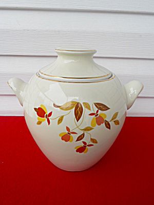 Hall Jewel Tea Handled Cookie Jar w/Lid. Click on the image for more information. Jewel Tea Dishes, Hall Pottery, Teapot Cookies, Autumn Tea, Cookie Jars Vintage, Vintage Cookies, Tea Companies, Biscuit Jar, Tea Collection