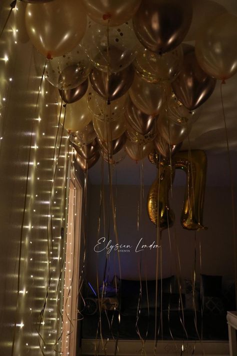 Gold And Brown Birthday Decor, Golden Bday Decoration, Brown Gold Birthday Theme, Gold And Glitter Party, Golden Sweet Sixteen Birthday, Sweet Sixteen Gold Theme, Golden 22nd Birthday Ideas, Golden Bday Aesthetic, Sweet Sixteen Champagne Theme