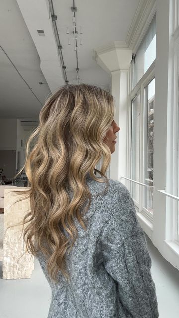 Anna Redman on Instagram: "Highly requested hair curling tutorial 💕 lmk if it even makes sense haha - but this is how I curl my hair every day #haircurlingtutorial #hairtutorial #curlingiron #hairwaves" Curled Hairstyles Medium Hair, Mormon Curls, Tight Waves Hair, Layered Hair Curls, Curled Hair Inspo Pics, Curled Hair Medium Length, Curling Hair Ideas, Medium Curled Hair, Curled Hair Down