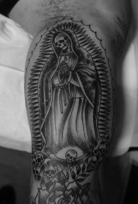 Santa muerte Santa Muerte Tattoo, Virgin Mary Tattoo, Tattoos Pictures, Mary Tattoo, Army Tattoos, Chola Style, Men Tattoos Arm Sleeve, Demon Tattoo, Chicano Tattoos