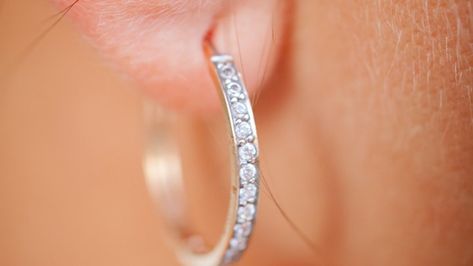 Years of wearing heavy earrings and clip ons can leave our earlobes looking saggy and scarred. It’s a natural part... Back Stretches For Pain, Aging Beauty, Earring Hole, Heavy Earrings, Personal Improvement, Hydrogen Peroxide, Cotton Ball, Damaged Skin, Ear Piercings