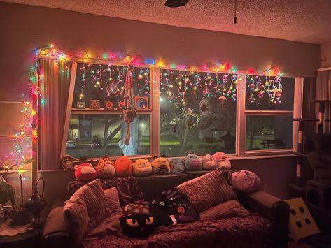 Friends| apartment inspiration| aesthetic| friends| inspo| living room inspo| holiday | Friends Style Apartment, Friends Living Together House, Family Fun Room Ideas, Apartment Friends Aesthetic, Chaotic Apartment Aesthetic, Cramped Apartment Aesthetic, Friends Room Aesthetic, Roommate Apartment Aesthetic, Living With Friends Aesthetic Apartment