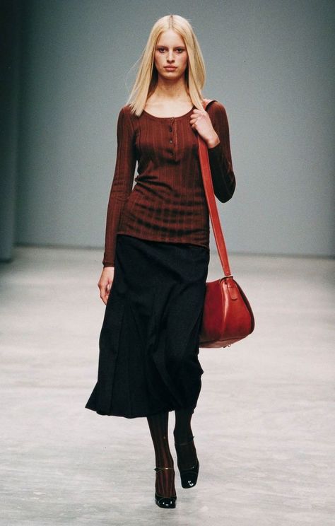 Work Siren, Runway Outfits, Run Through, Womenswear Fashion, 가을 패션, Ponchos, 90s Fashion, Autumn Winter Fashion, Runway Fashion