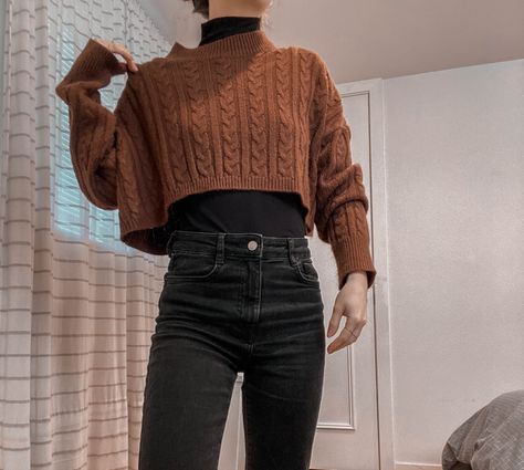 Winter Croptop Outfit, Black High Neck Sweater Outfit, Black Highnecksweater Outfits, Layered Cropped Sweater Outfit, Crop Sweater Layering Outfit, Layering Cropped Sweater, Black Crop Top Winter Outfit, Oversized Cropped Sweater Outfit, Woolen Outfits For Women