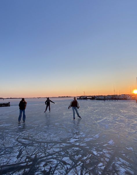 Ice Skating Frozen Lake, Canada Ice Skating, Skating Aesthetic Ice, Winter Lake Aesthetic, Ice Skating Outside, Lake Skating, Winter Vision Board, Pond Skating, Ice Skating Aesthetic