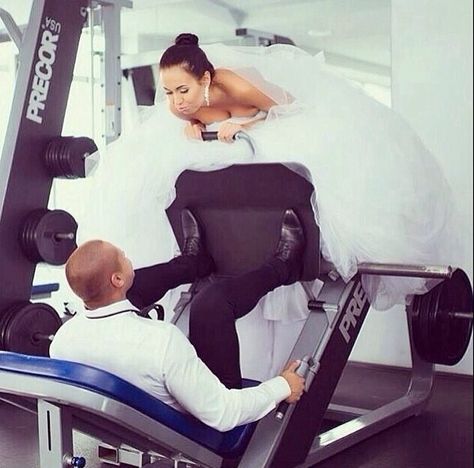 Gym wedding Crossfit Wedding, Gym Couple, Super Hero Shirts, Gym Photography, Compression Shirts, Vintage Wedding Photography, Sports Wedding, Funny Wedding Photos, Gym Wedding