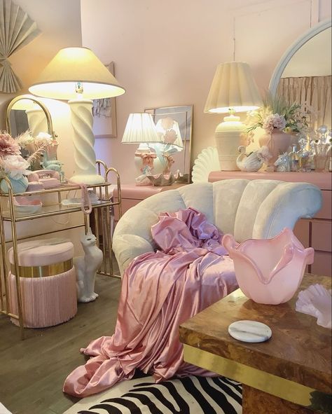 80s Interior Design, 80s Home, 80s Interior, Deco Studio, Dekorasi Kamar Tidur, Pastel Room, Aesthetic Rooms, Dreamy Room, Vintage Glam