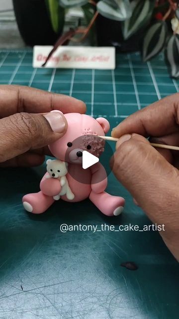 Teddy Bear Fondant Tutorial, Teddy Bear Cake Ideas, Fondant Bear, Make Teddy Bear, Teddy Bear Template, Fondant Teddy Bear, Teddy Cake, Teddy Bear Cupcakes, Teddy Cakes