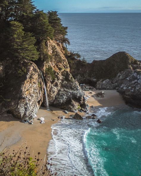 McWay Falls - The Prettiest Spot in Big Sur - The Break of Dawns Mcway Falls Big Sur, Waterfall House, Mcway Falls, Gorgeous Places, Big Sur California, Pacific Coast Highway, Usa Travel, Big Sur, Weekend Trips