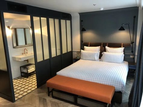 Masculine Hotel Room, Loft Hotel Room, The Hoxton Paris, Hoxton Hotel Bedroom, Small Hotel Ideas, Budget Hotel Design, Small Hotel Bedroom, Boutique Hotel Ideas, Budget Hotel Room Design