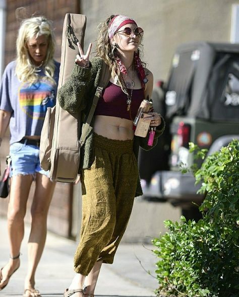 Paris Jackson Style, Crop Top And Cardigan, Paris Jackson, Paris Images, Paparazzi Photos, The Peace, Peace Sign, The Studio, Paris