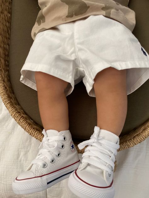 Baby Boy Converse, Baby Boy Style, White Converse Outfits, Converse Outfit, Toddler Converse, Baby Converse, Neutral Baby Clothes, Kids Converse