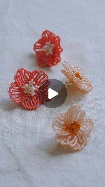 French Beaded Flowers Tutorial Free, Making Bead Earrings, French Beading Tutorial, Bead Jewellery Earrings, Wire Bead Flowers Diy, Diy Beaded Flower Earrings, Diy Beads Flower, Jewellery Craft Ideas, Wire Bead Flower