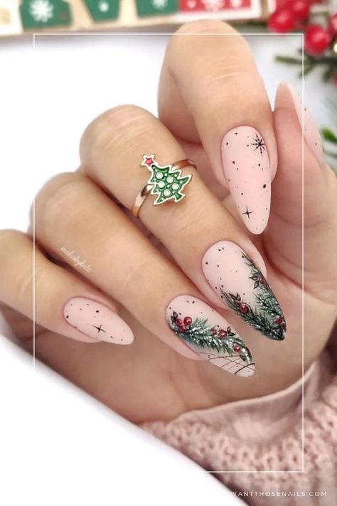 Nail Noel, Xmas Nail Designs, Nail Art Noel, Christmas Nails Diy, Festive Nail Designs, New Years Nail Art, New Years Nail Designs, New Years Eve Nails, Festive Nail Art