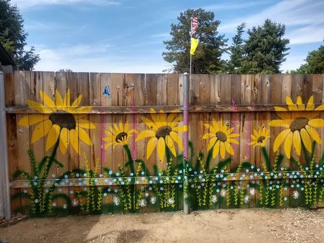 30 Fence Murals That Turn Your Backyard Into a Boise Wonderland Block Fence Painting Ideas, Fence Paintings Art, Painting On Fences Wall Art, Fence Murals Backyard, Painted Wooden Fence Ideas, Decorated Fences Ideas, Garden Murals Outdoor, Privacy Fence Painting Ideas, Fence Stencil Ideas