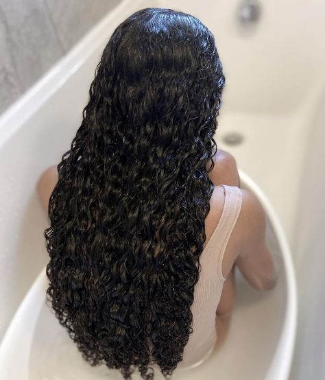 Long Natural Curls, Long Natural Curly Hair, 3b Hair, Healthy Shiny Hair, Who Run The World, Black Curls, Motivational Photos, Long Healthy Hair, Hair Flow