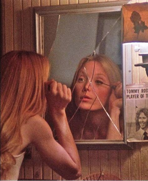 Carrie 1976- Mirror Makeup Mirror – Sissy Spacek | The Eye of Faith Sophia Coppola, The Hunting Party, Carrie White, Septième Art, I Love Cinema, Amy Poehler, Mia 3, Laugh At Yourself, Lily Rose Depp