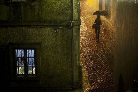 Christophe Jacrot, Martin Munkacsi, Elliott Erwitt, Rain Photo, Under The Rain, Sound Of Rain, French Photographers, Weird Pictures, Grid Design