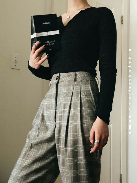 Chic Dark Academia, Dark Academia Workwear, Dark Academia Outfit Trousers, Edgy Dark Academia Outfits, Black And White Academia Outfits, Dark Romantic Outfit Aesthetic, Librarian Outfit Work Clothes, Artsy Academia Outfits, Poet Aesthetic Outfits