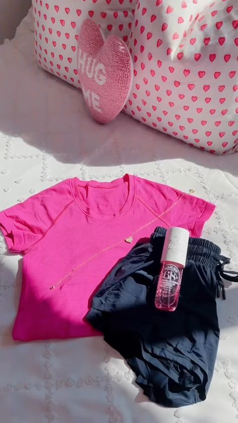 Mini morning routine ⚡💗 #Preppy #Morningroutine Preppy Morning Routine For School, Preppy Lifestyle Photos, Morning Routine Preppy, Preppy Selfie, Preppy Night Routine, Preppy Morning Routine, Preppy Routine, Preppy Icon, Preppy Haul