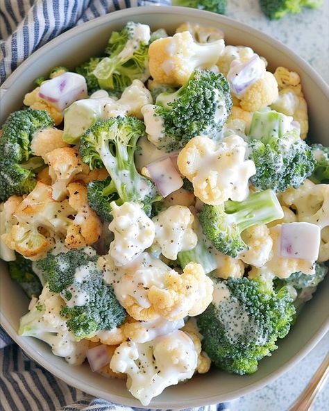 Broccoli Cauliflower Salad Recipes, Cauliflower Salad Recipe, Cauliflower Recipes Healthy, Bacon Fried Cabbage, Broccoli Cauliflower Salad, Broccoli And Cauliflower, Mexican Chicken Recipes, Creamy Broccoli, Potluck Dinner