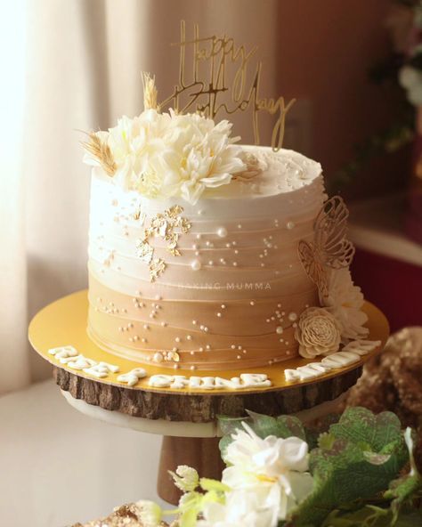 This ombré beauty with delicate florals, pearls, and golden touches is all about celebrating in style.🌸🍰 #HomeBaker #ElegantCakes #BirthdayCake #CakeArt #CelebrateWithCake Cake For Women Elegant, 40th Birthday Cake For Women, Birthday Cake For Women Elegant, Birthday Cake For Women, Cake For Women, Golden Birthday Cakes, 50th Anniversary Cakes, 40th Birthday Cakes, Birthday Cakes For Women