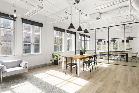 Roberts Day Vintage Industrial Interior Design, Loft Office Design, Office Design Concepts, Office Cube, Warehouse Office, Modern Industrial Decor, Industrial Office Design, Loft Office, Warehouse Design