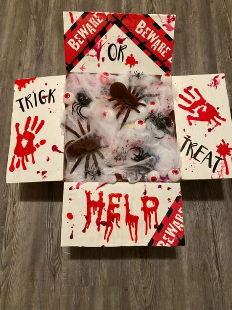 Halloween Box Ideas Scary, Spooky Boxes Ideas, Halloween Spooky Box Ideas, Things To Put In A Care Package For Boyfriend, Diy Halloween Box Decoration, Halloween Crafts For Boyfriend, Diy Halloween Gifts For Boyfriend, Diy Halloween Gifts For Adults, Diy Horror Gifts