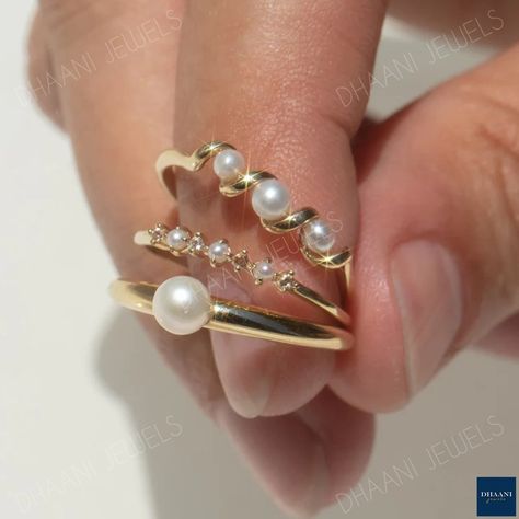 Pearl Ring Design, Pearl Wedding Bands, Evening Eye Makeup, Pearl Wedding Ring, Trio Ring, Gold Pearl Ring, Pearl Rings, Fashionable Jewelry, Jewelry Lookbook