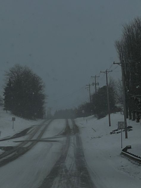 winter blizzard aesthetic Midwest Gothic Winter, Grey Hour Aesthetic Winter, Snowless Winter Aesthetic, Winter Gloomy Aesthetic, Gothic Snow Aesthetic, Gloomy Snow Aesthetic, Heavy Snow Aesthetic, Spooky Winter Aesthetic, Foggy Winter Aesthetic