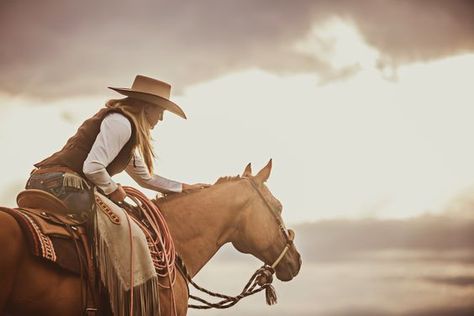 Western Photography, Cowgirl Magazine, Cowboy Girl, Cowgirl And Horse, Western Music, Western Life, Western Riding, Cowboy Up, All The Pretty Horses