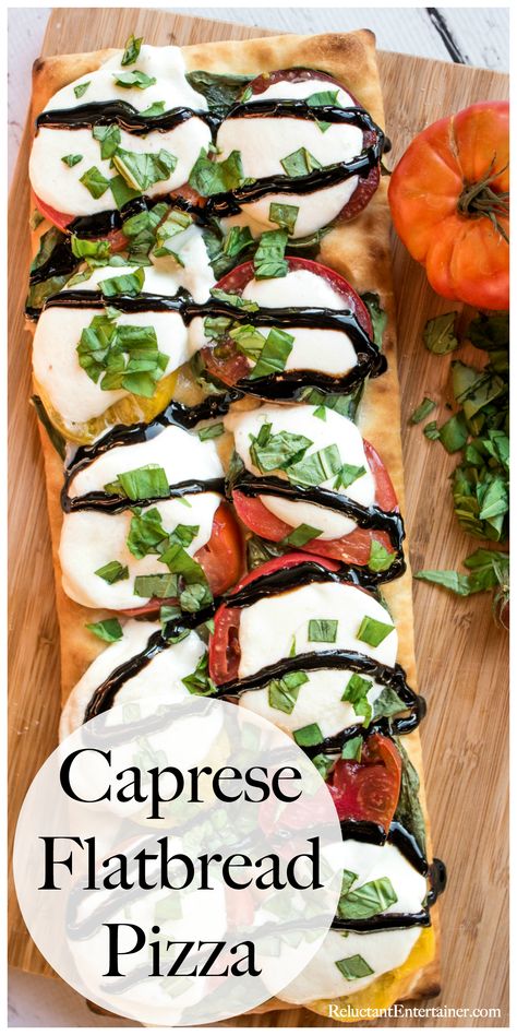 Simple Pizza Recipe, Caprese Flatbread, Italian Pizza Recipes, Using Fresh Tomatoes, Caprese Pizza, Pizza Pin, Simple Pizza, Flatbread Pizza Recipes, Pizza Pies