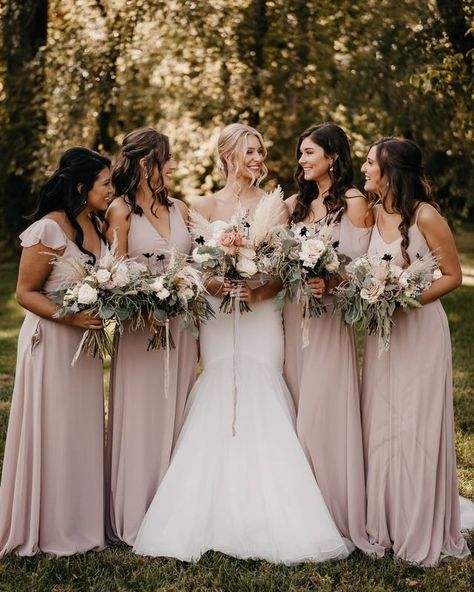 Dusky Pink Bridesmaids, Blush Pink Theme Wedding, Light Gray Wedding, Grey Weddings, Blush Wedding Theme, Dusty Pink Bridesmaid Dresses, Dusty Pink Weddings, Blush Pink Bridesmaids, Blush Pink Bridesmaid Dresses