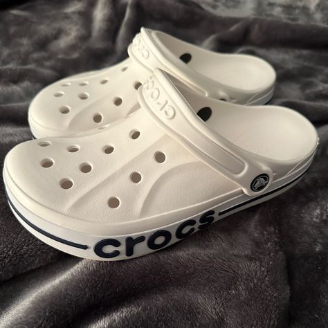 Never Worn Brand New Unisex White And Black Crocs Mens Size 7!!!! New Crocs Styles, Crocs Streetwear, Crocs Aesthetics, White Crocs Aesthetic, Best Shoes For Women, Sandal Crocs, Crocs Aesthetic, Aesthetic Shoe, Crocs For Men