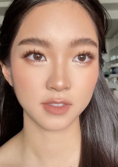 Natural Wedding Makeup For Brown Eyes Asian, Wedding Minimalist Makeup, Soft Glam Korean Makeup Look, Soft Peach Makeup Look, Natural Ethereal Makeup, Minimal Eyeshadow Look, Light Korean Makeup, Makeup Looks For Everyday, Ingenue Makeup