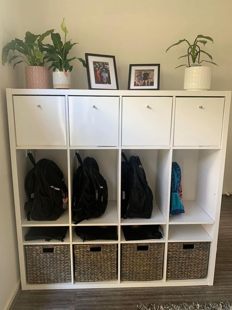 School Bag Storage, Kids Locker, Upcycled Kitchen, Kitchen Cabinets Diy, Diy Mud Kitchen, Build Furniture, House Organisation, Hal Decor, Home Daycare