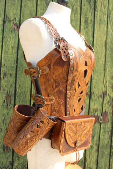 Armored Corset, Armor Corset, Celtic Wolf, Leather Bracers, Fair Outfits, Celtic Dragon, Viking Designs, Looks Country, Leather Armor