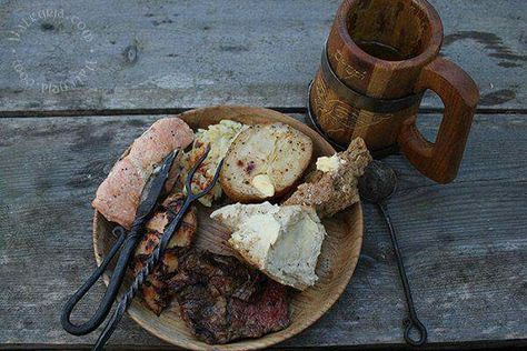 Viking Food, Medieval Aesthetic, Yennefer Of Vengerberg, Medieval Life, Viking Style, Style Table, Medieval Fantasy, How To Train Your Dragon, Middle Earth