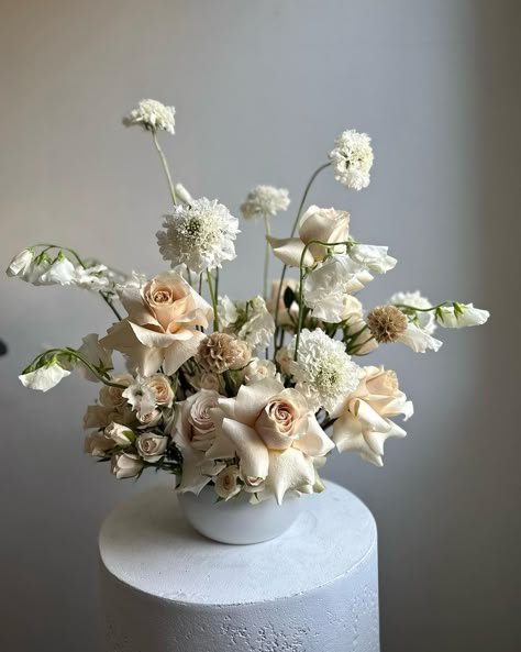 Genevieve Bismonte | Neutral vibes coming your way 🤍 Lots of admin work today which I’m not a fan of but planning for my upcoming events is lifting my… | Instagram Cream And White Flower Arrangement, White And Tan Flower Arrangements, Neutral Flower Wedding, Neutral Color Flower Arrangements, White And Beige Floral Arrangements, Beige Floral Arrangement, Tan Flower Arrangements, White And Tan Flowers, Wedding Florals Neutral