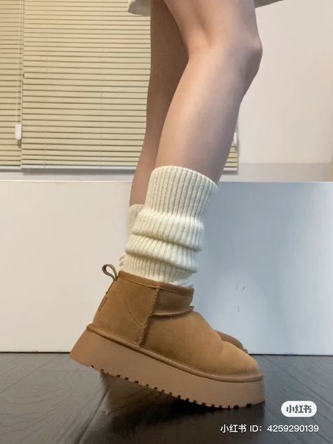 Korean Boots Outfit Winter, Tumblr, Korean Uggs Outfit, Ugg Boots Aesthetic, Kpop Shoes, Ugg Aesthetic, Uggs Aesthetic, Aesthetic Uggs, Korean Boots