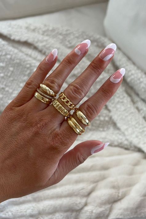 Women’s Rings Aesthetic, Chunky Gold And Silver Ring, Aesthetic Gold Rings Vintage, Rings Aesthetic Gold And Silver, Ring Gold Stack, Chunky Gold Rings Aesthetic Vintage, Ring Combinations Gold, Good Rings Aesthetic, Gold Ring Combo