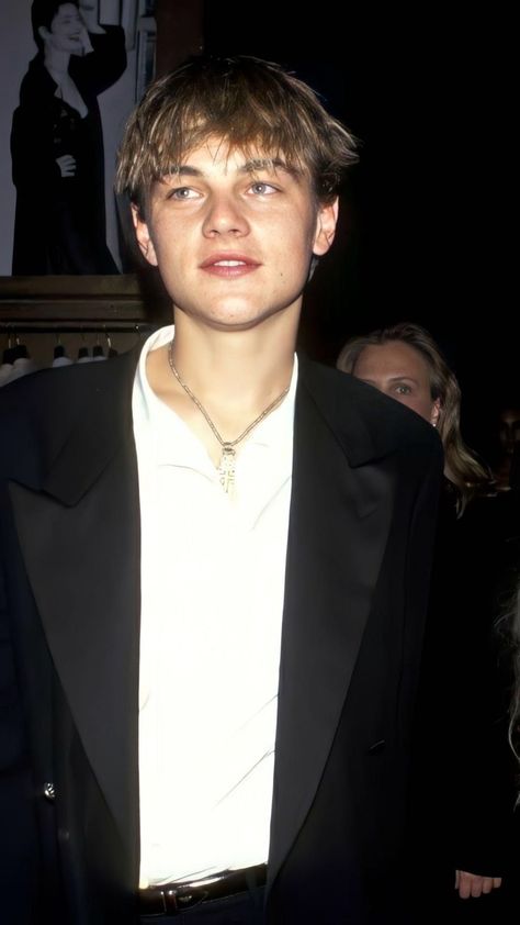 90s Celebs, Life Is Boring, Omg Wow, Dicaprio 90s, Leonardo Dicaprio Photos, Leo And Kate, 90s Actors, Leonardo Dicaprio 90s, Jack Dawson