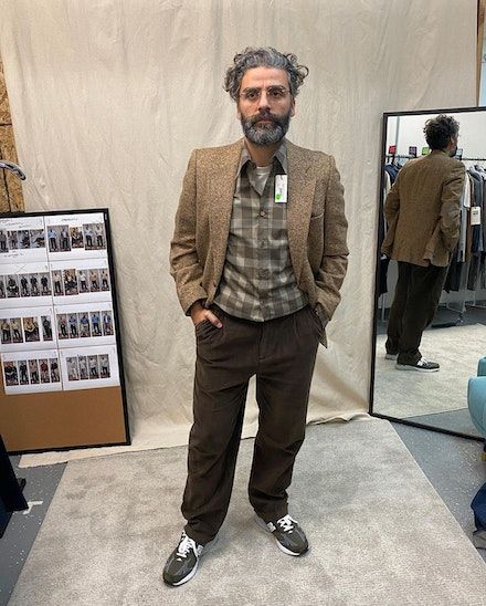 Oscar Issacs wearing a beige blazer and corduroy trousers Scenes From A Marriage, Cat Couch, Salt And Pepper Hair, Oscar Isaac, Mens Outfit Inspiration, Margaret Howell, A Man, Style Me, Outfit Inspirations