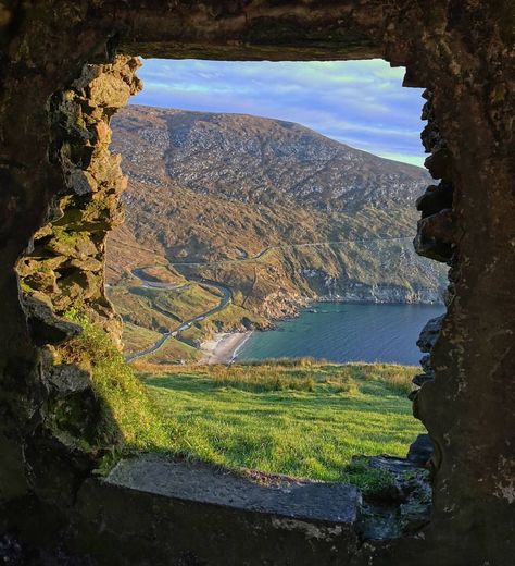 Ireland | Room with a view – Keem Bay, Achill Island, County Mayo 😍 Thanks @irish.hikes.with.alan for the great shot. #Ireland #Irland #Irlande… | Instagram Irish Vacation, Ireland Aesthetic, Mayo Ireland, Coogee Beach, Moving To Ireland, Life In The Uk, County Mayo, Armchair Travel, Love Ireland